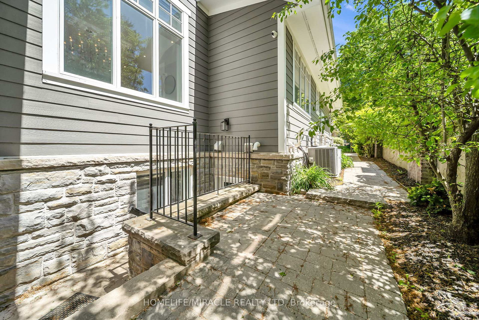 271 Oakhill Road • Mississauga, ON photo 49