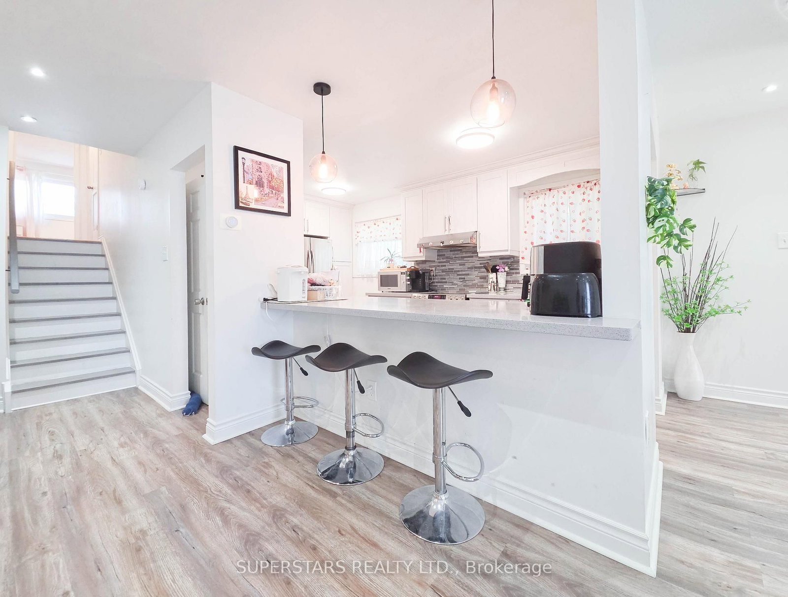 7553 Wildfern Drive • Mississauga, ON photo 3