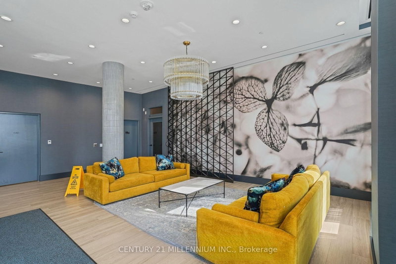 607 - 10 Lagerfeld Drive