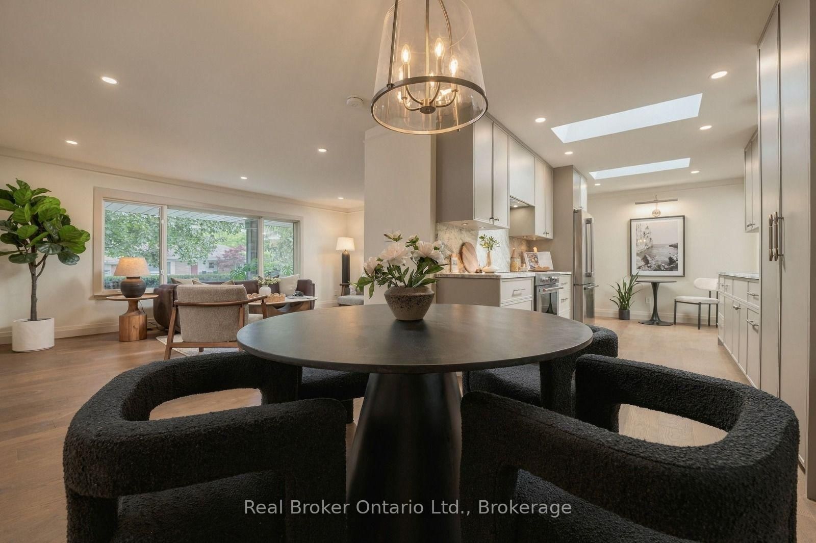 571 Leonard Court • Burlington, ON photo 12