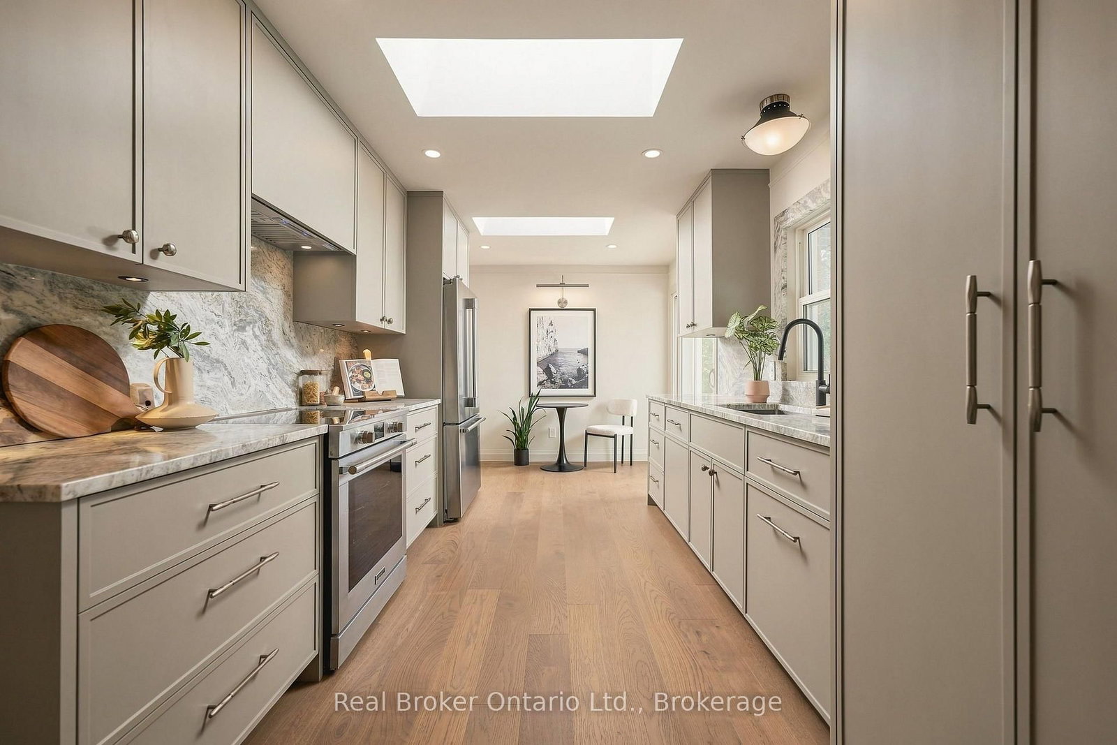 571 Leonard Court • Burlington, ON photo 15