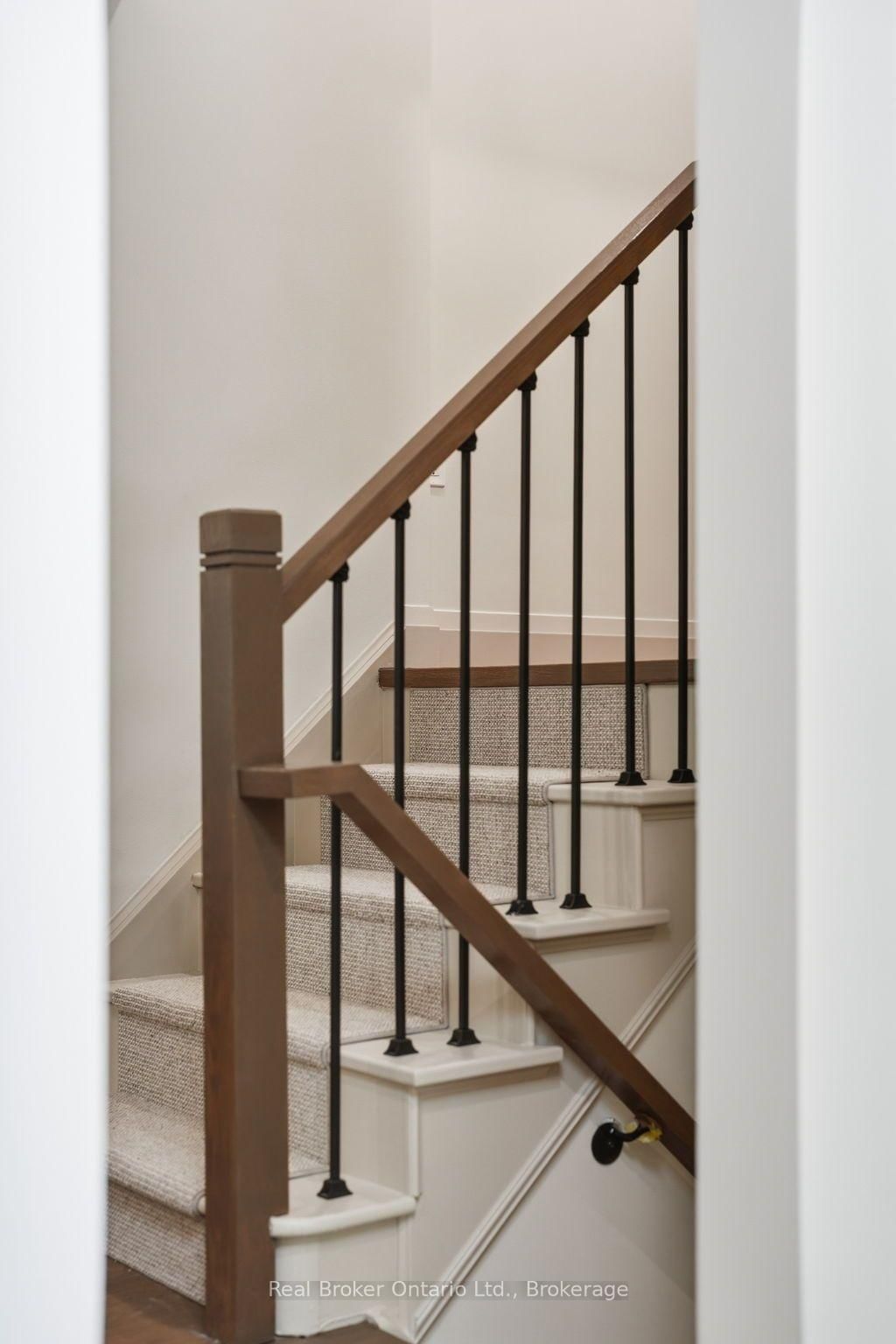 571 Leonard Court • Burlington, ON photo 20