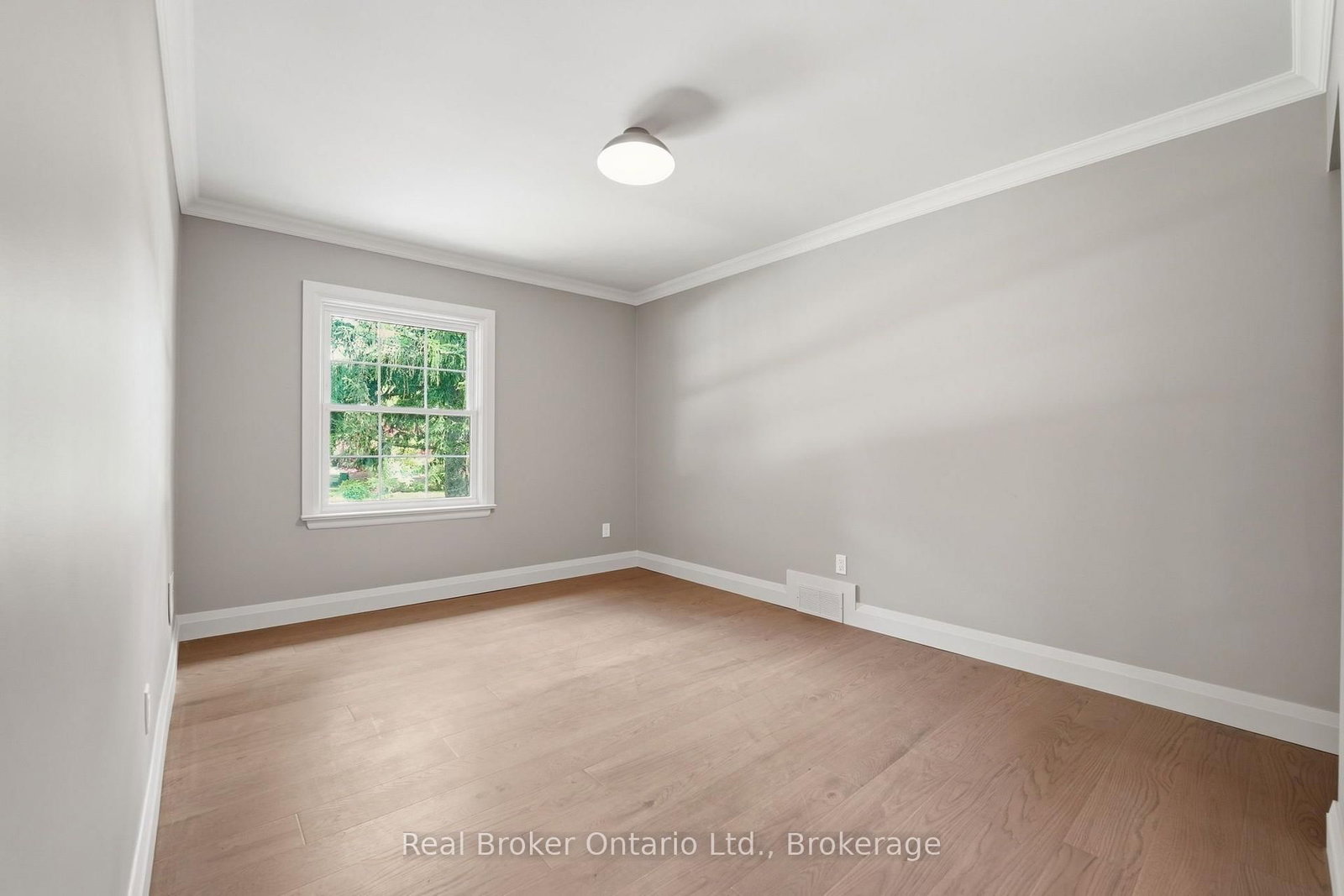 571 Leonard Court • Burlington, ON photo 25