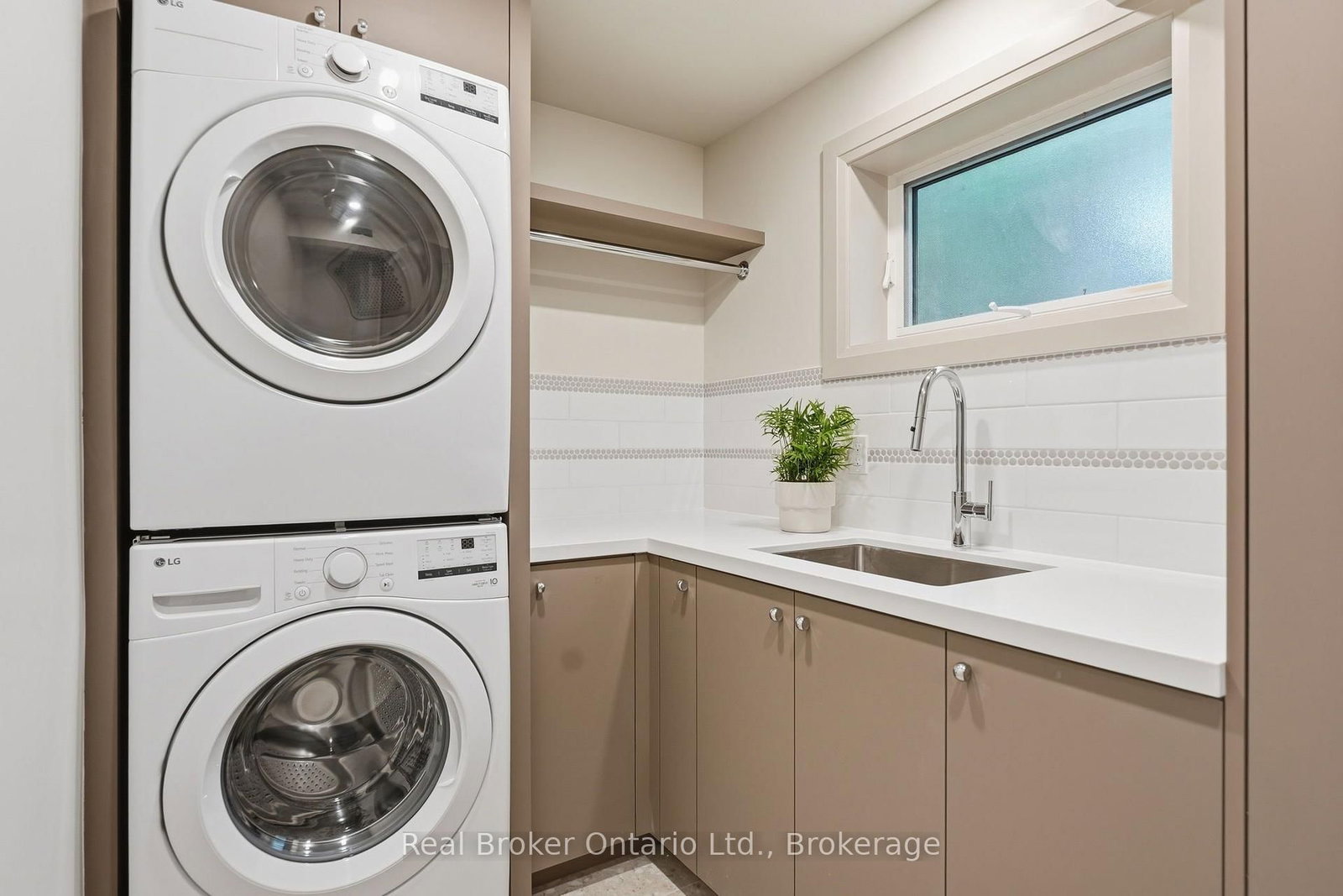 571 Leonard Court • Burlington, ON photo 33