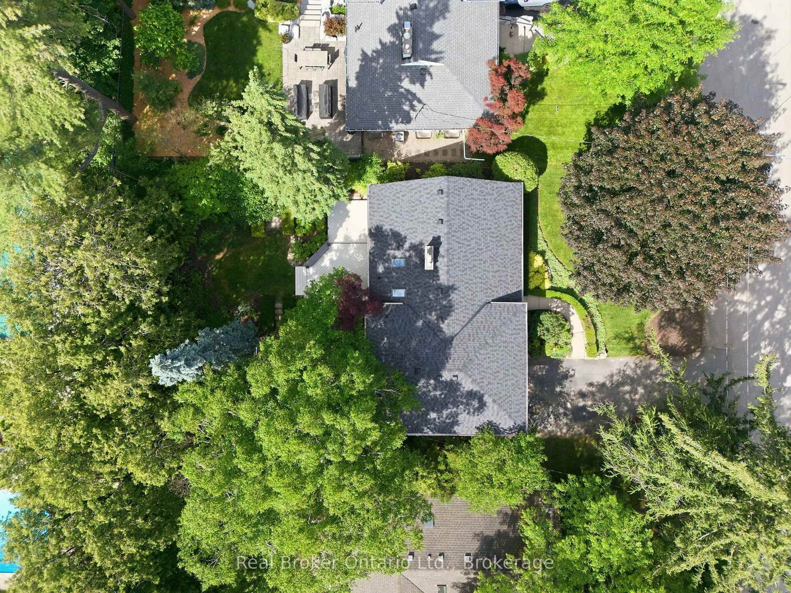 571 Leonard Court • Burlington, ON photo 37