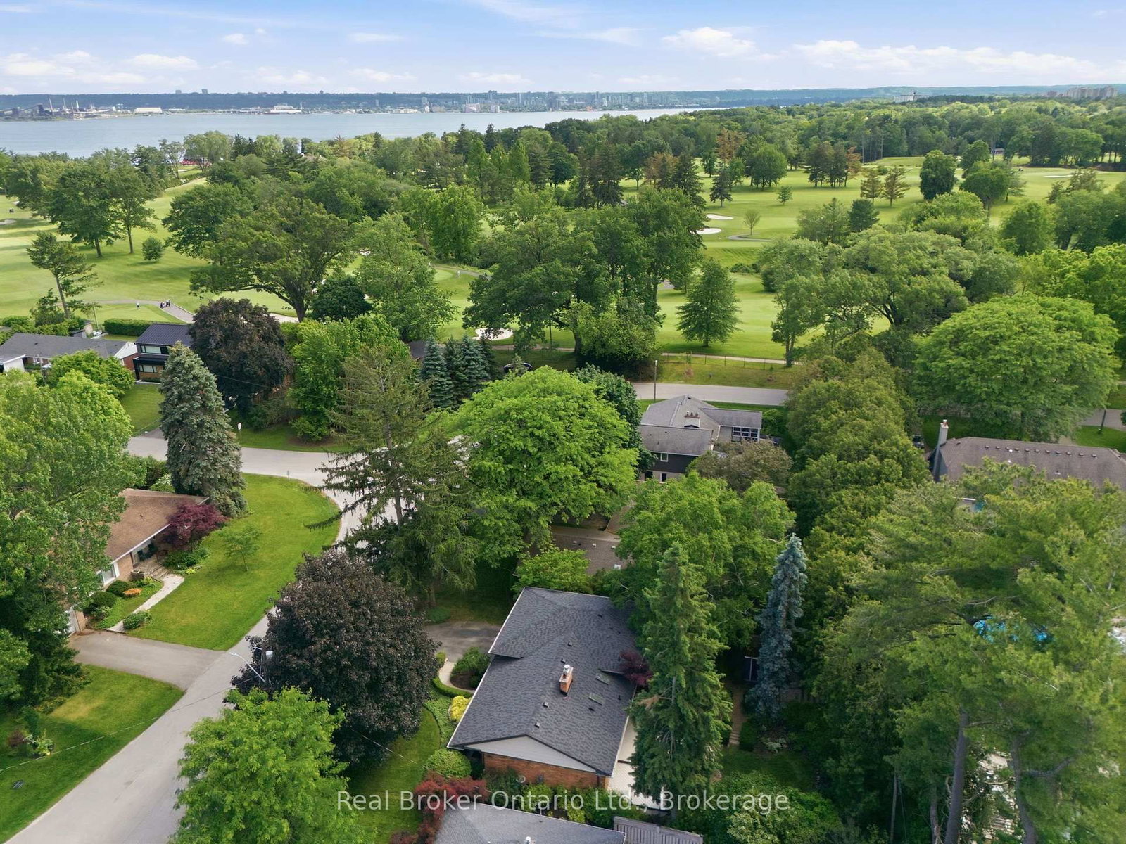 571 Leonard Court • Burlington, ON photo 46