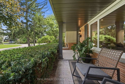 571 Leonard Court • Burlington, ON photo 6