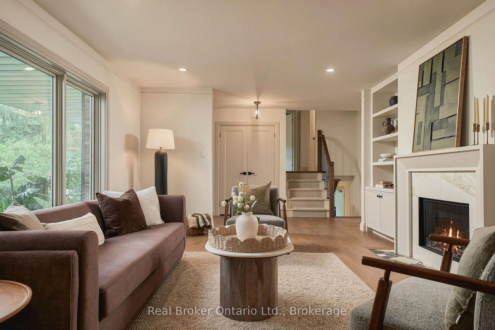 571 Leonard Court • Burlington, ON photo 8