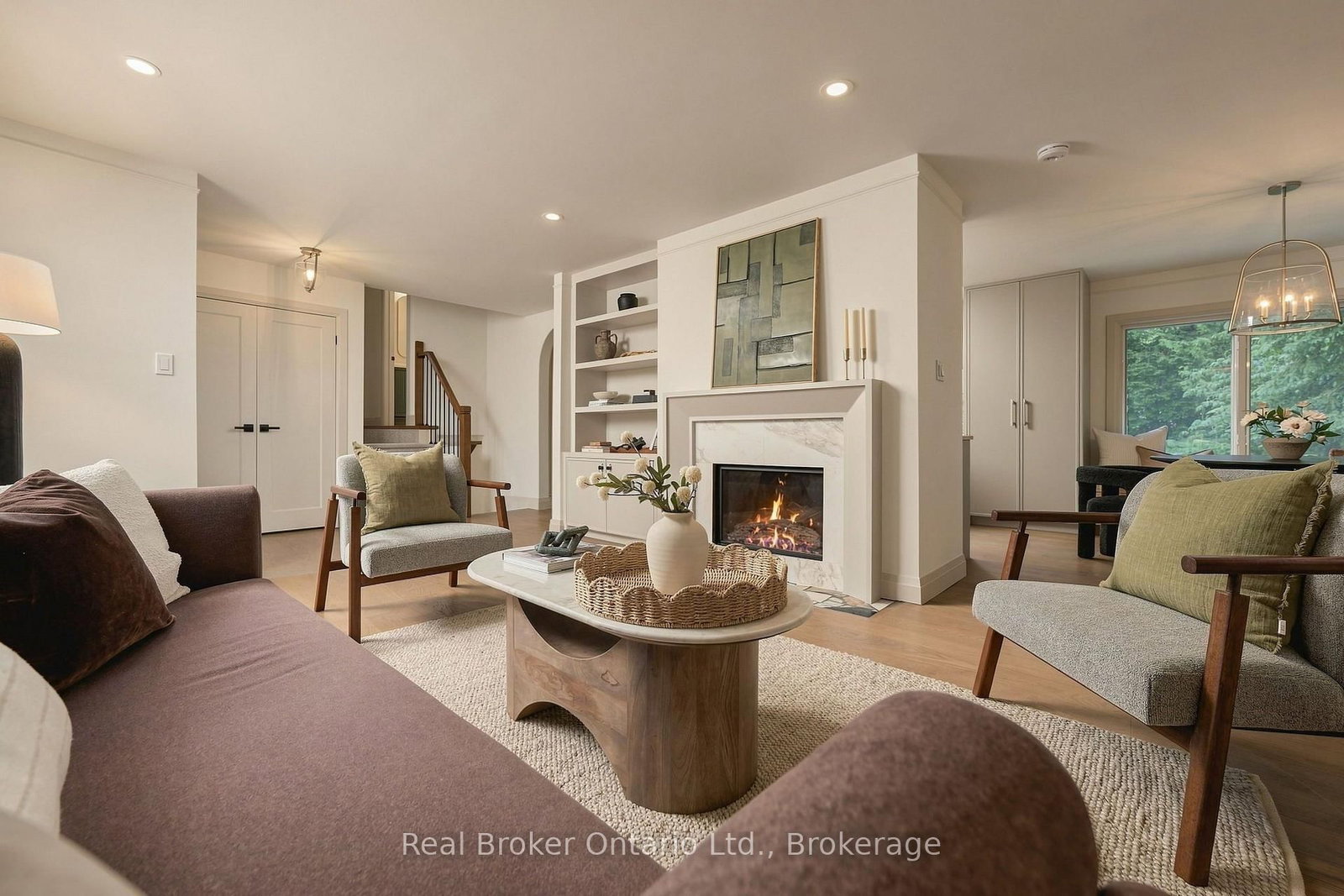 571 Leonard Court • Burlington, ON photo 9