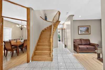 703 Twain Avenue • Mississauga, ON photo 4