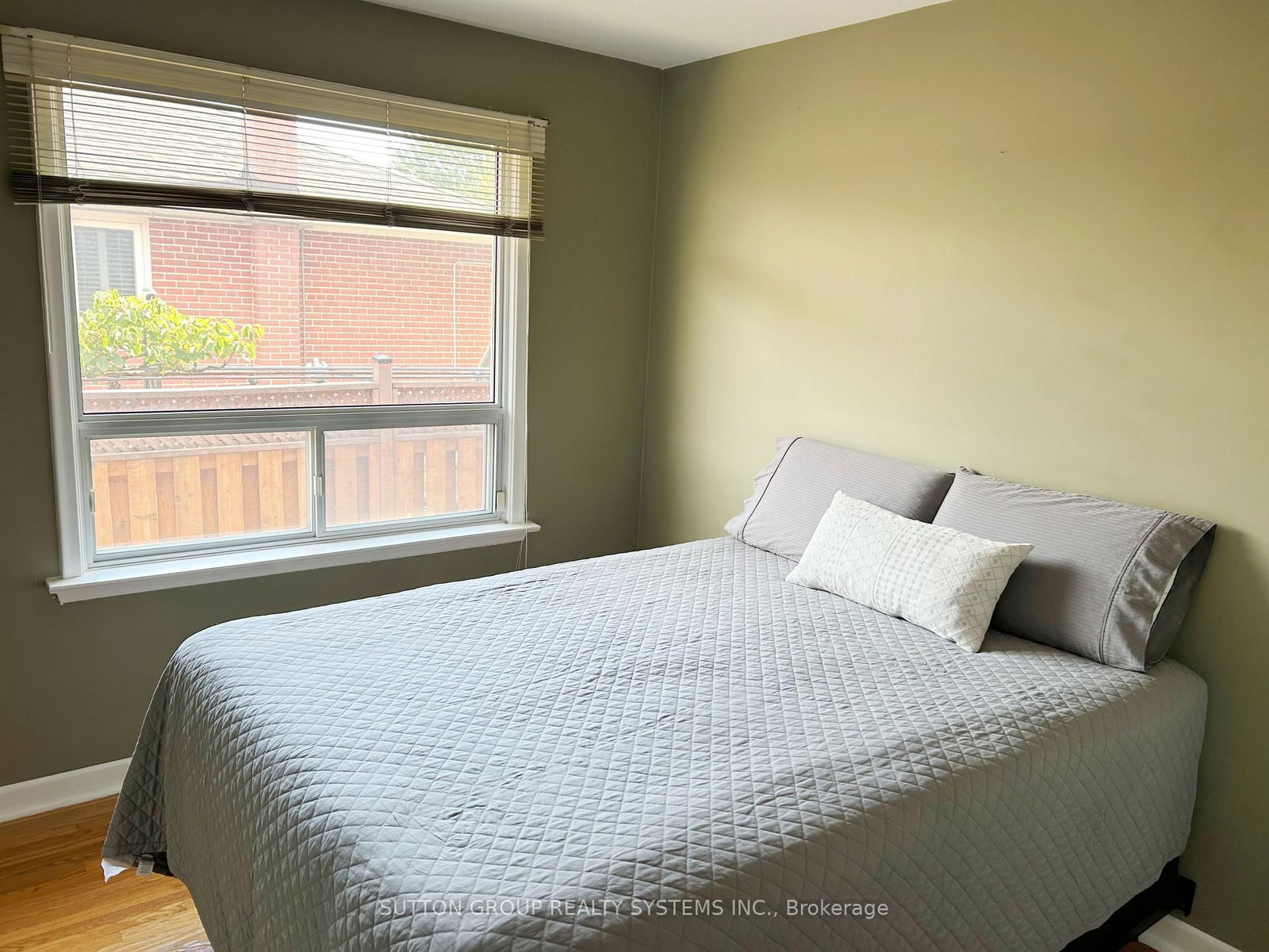 20 Taysham Crescent • Toronto, ON photo 12