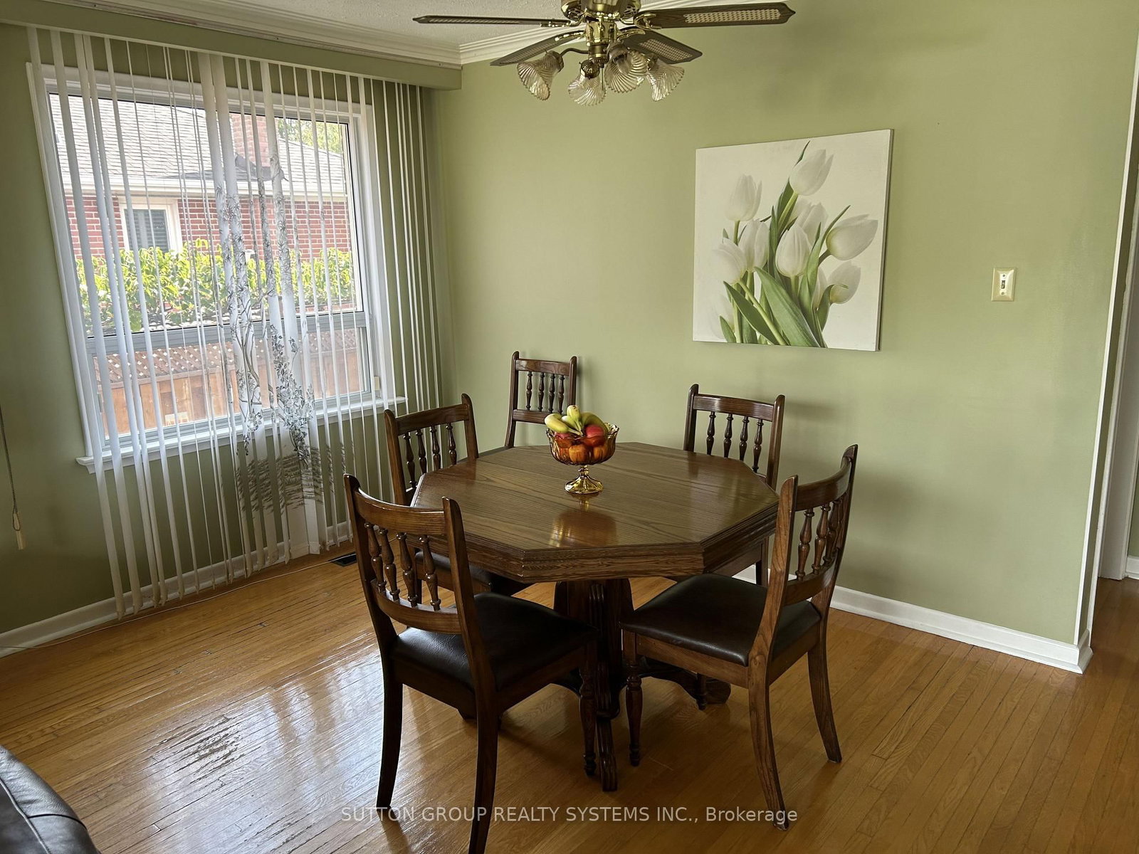 20 Taysham Crescent • Toronto, ON photo 4