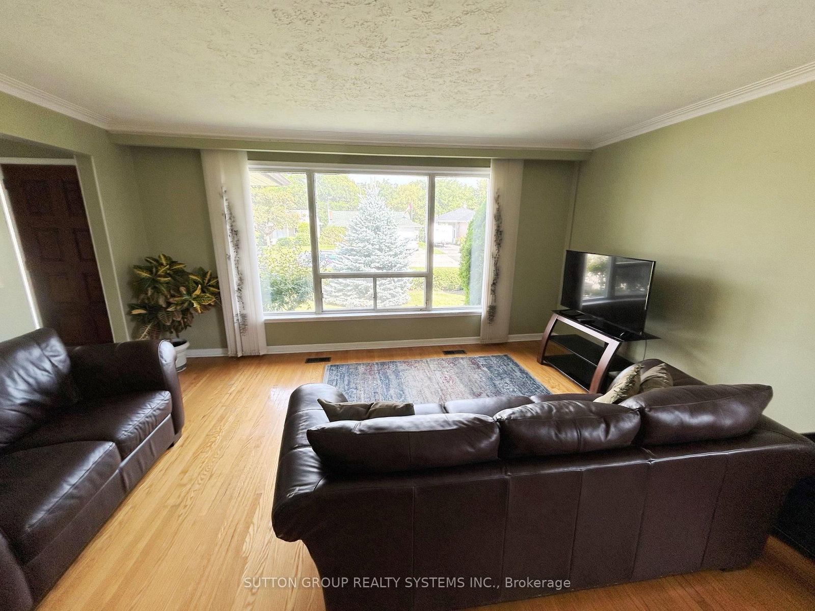 20 Taysham Crescent • Toronto, ON photo 5