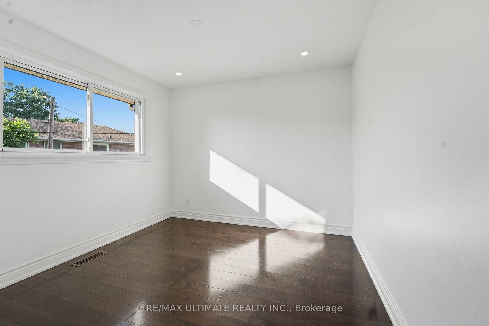 130 Thistle Down Boulevard • Toronto, ON photo 19