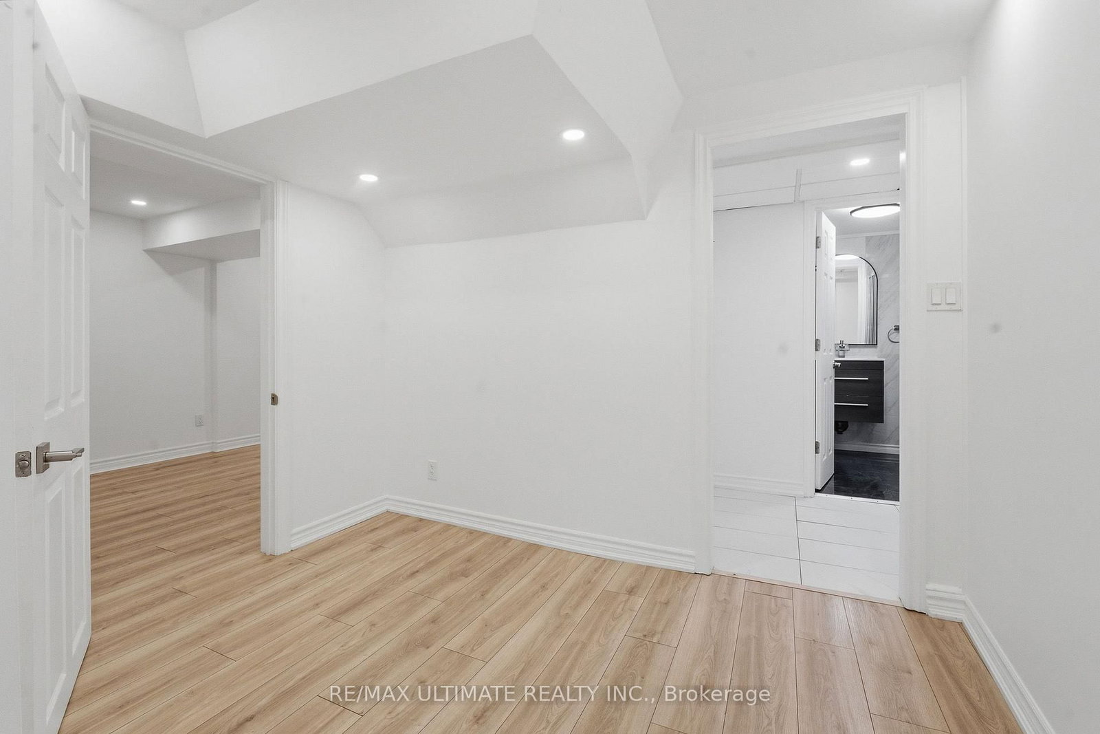 130 Thistle Down Boulevard • Toronto, ON photo 32