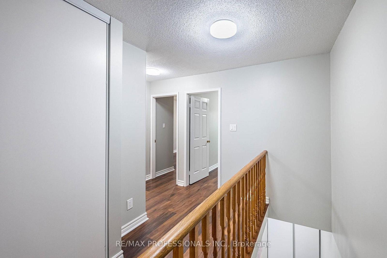 2004 Glenada Crescent • #23 • Oakville, ON photo 23