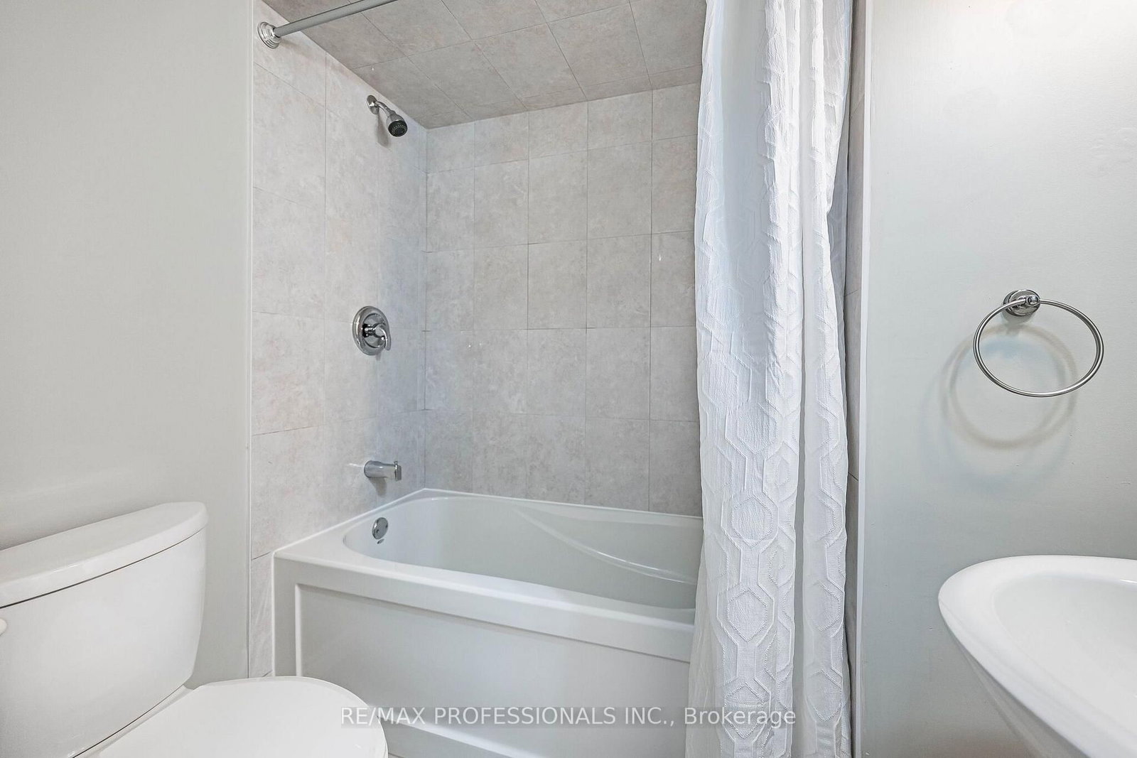 2004 Glenada Crescent • #23 • Oakville, ON photo 37