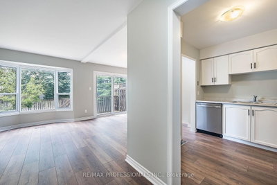 2004 Glenada Crescent • #23 • Oakville, ON photo 9