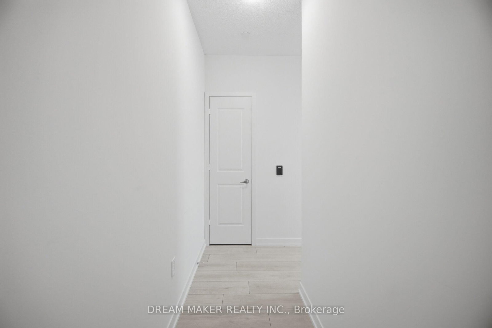 38 Annie Craig Drive • #511 • Toronto, ON photo 5