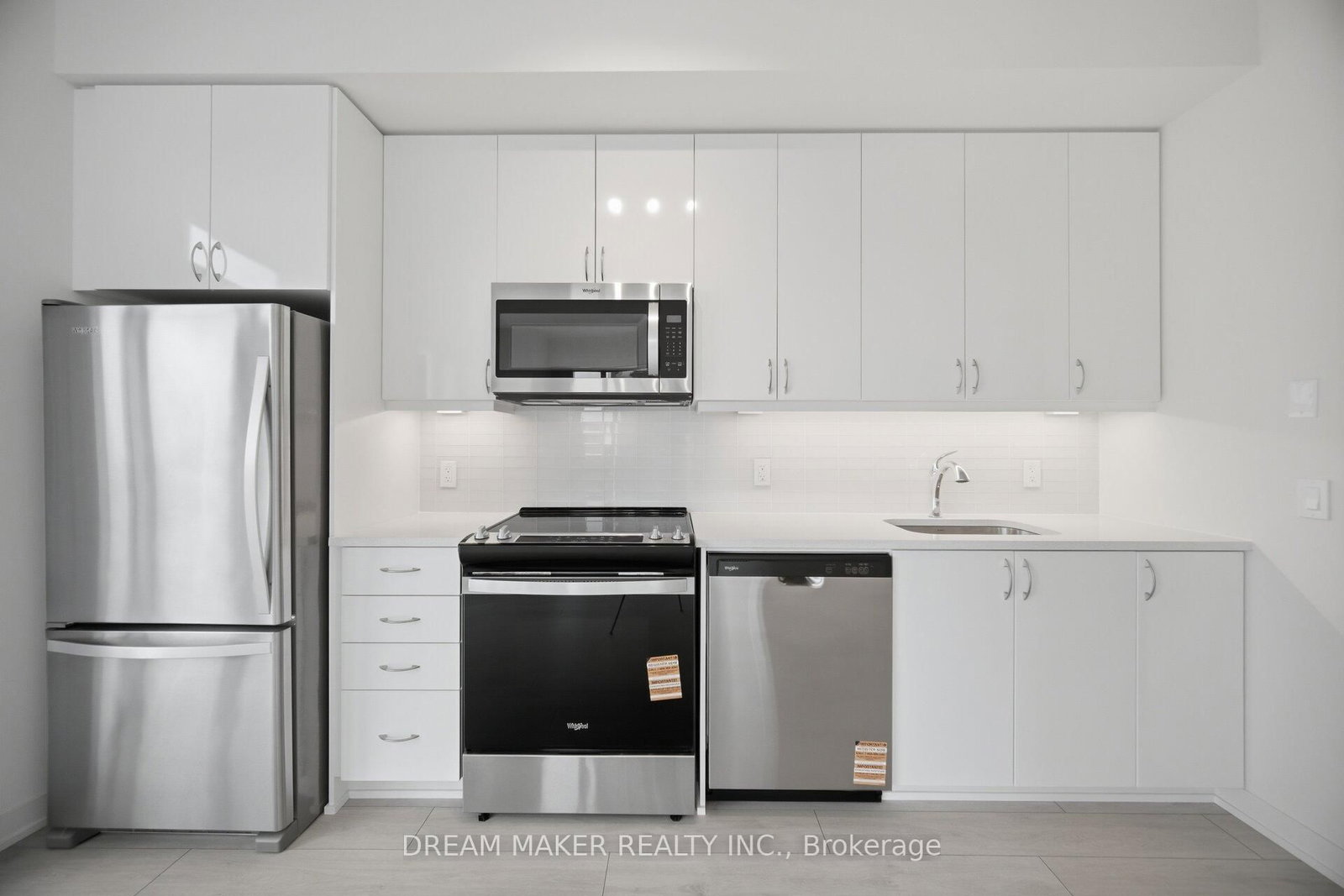 38 Annie Craig Drive • #511 • Toronto, ON photo 8