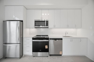 38 Annie Craig Drive • #511 • Toronto, ON photo 8