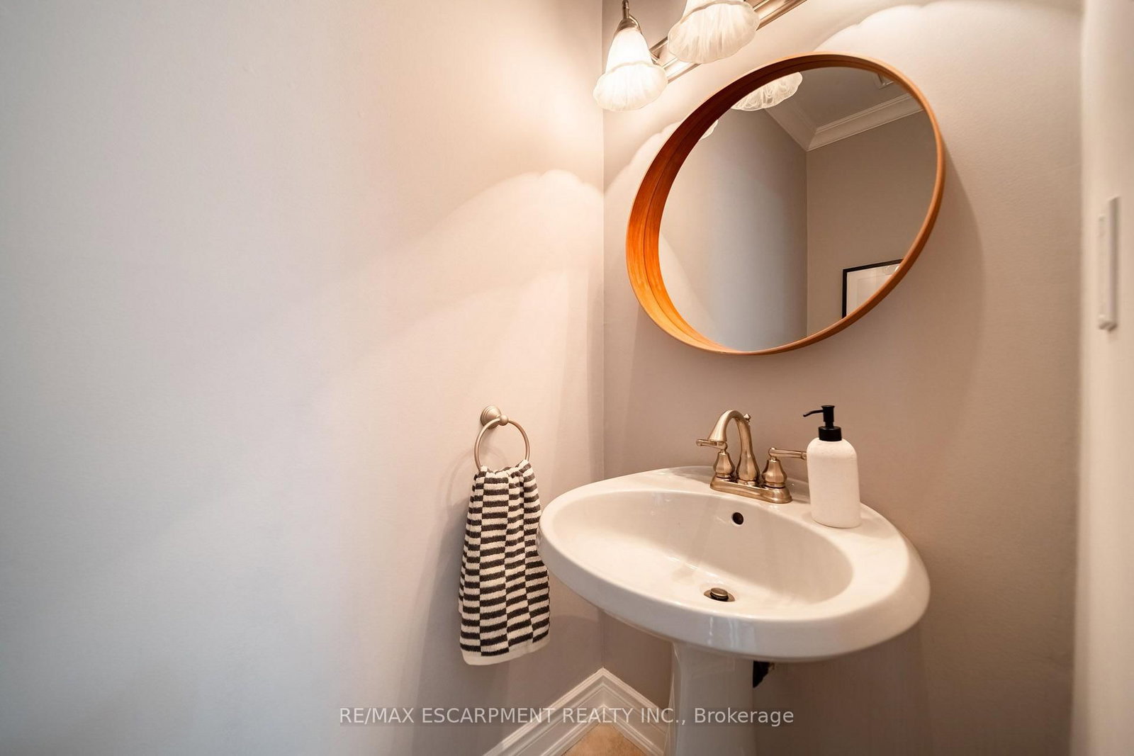 3212 Pinemeadow Drive • Burlington, ON photo 18