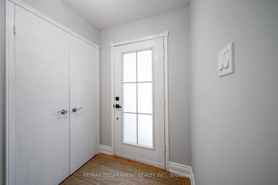 3212 Pinemeadow Drive • Burlington, ON photo 4