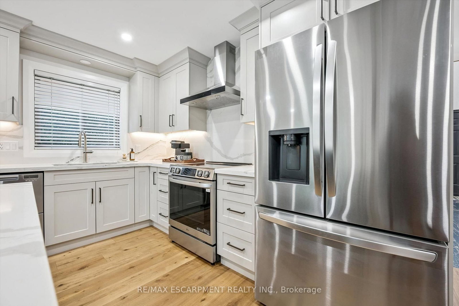 1261 STEPHENSON Drive • Burlington, ON photo 11