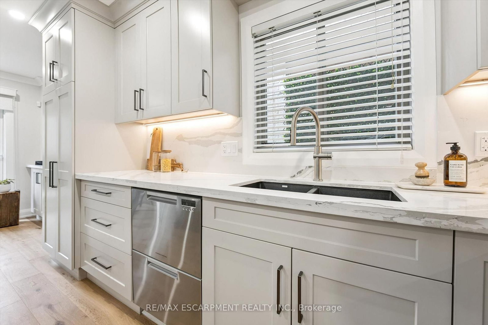 1261 STEPHENSON Drive • Burlington, ON photo 13