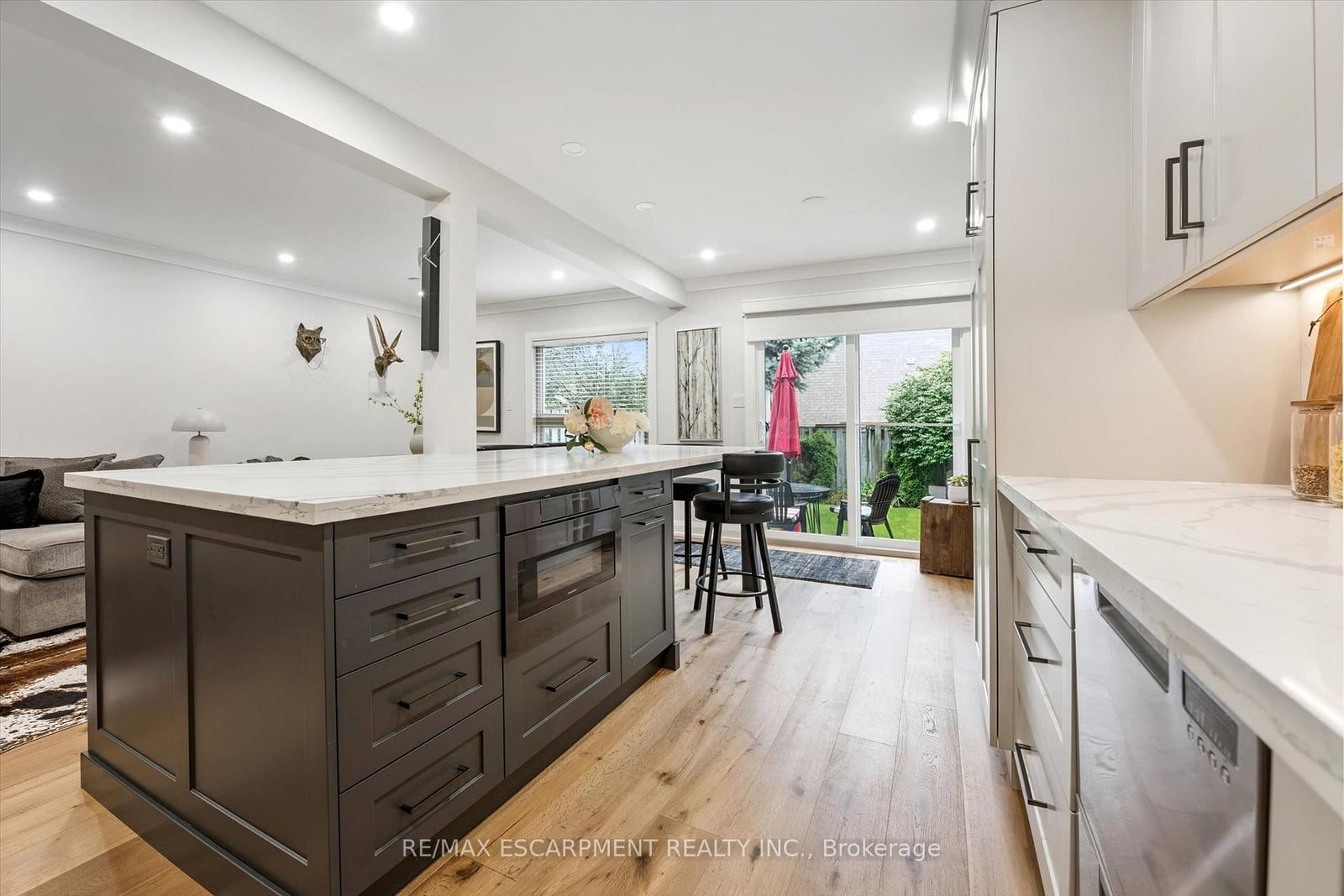 1261 STEPHENSON Drive • Burlington, ON photo 14