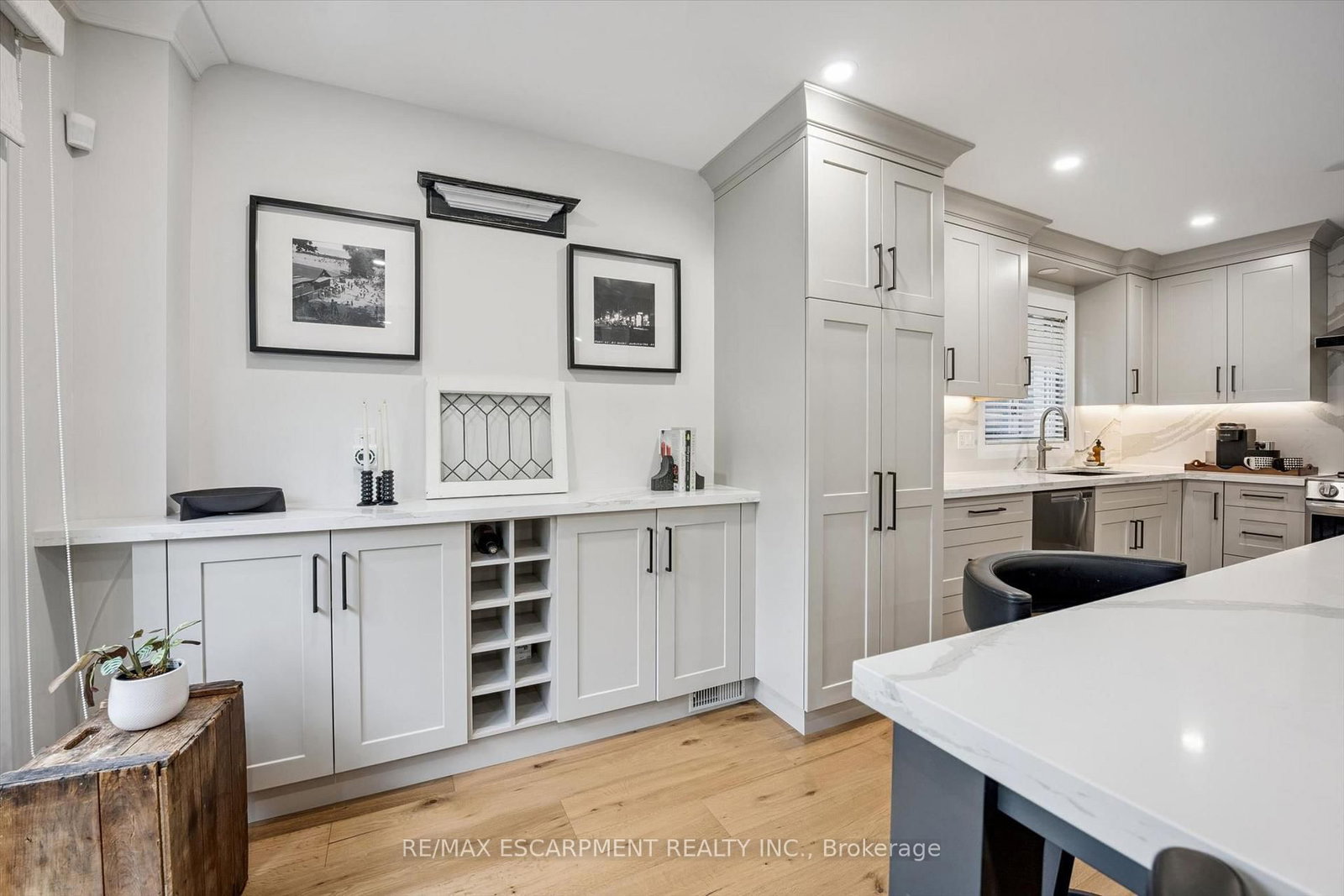 1261 STEPHENSON Drive • Burlington, ON photo 15