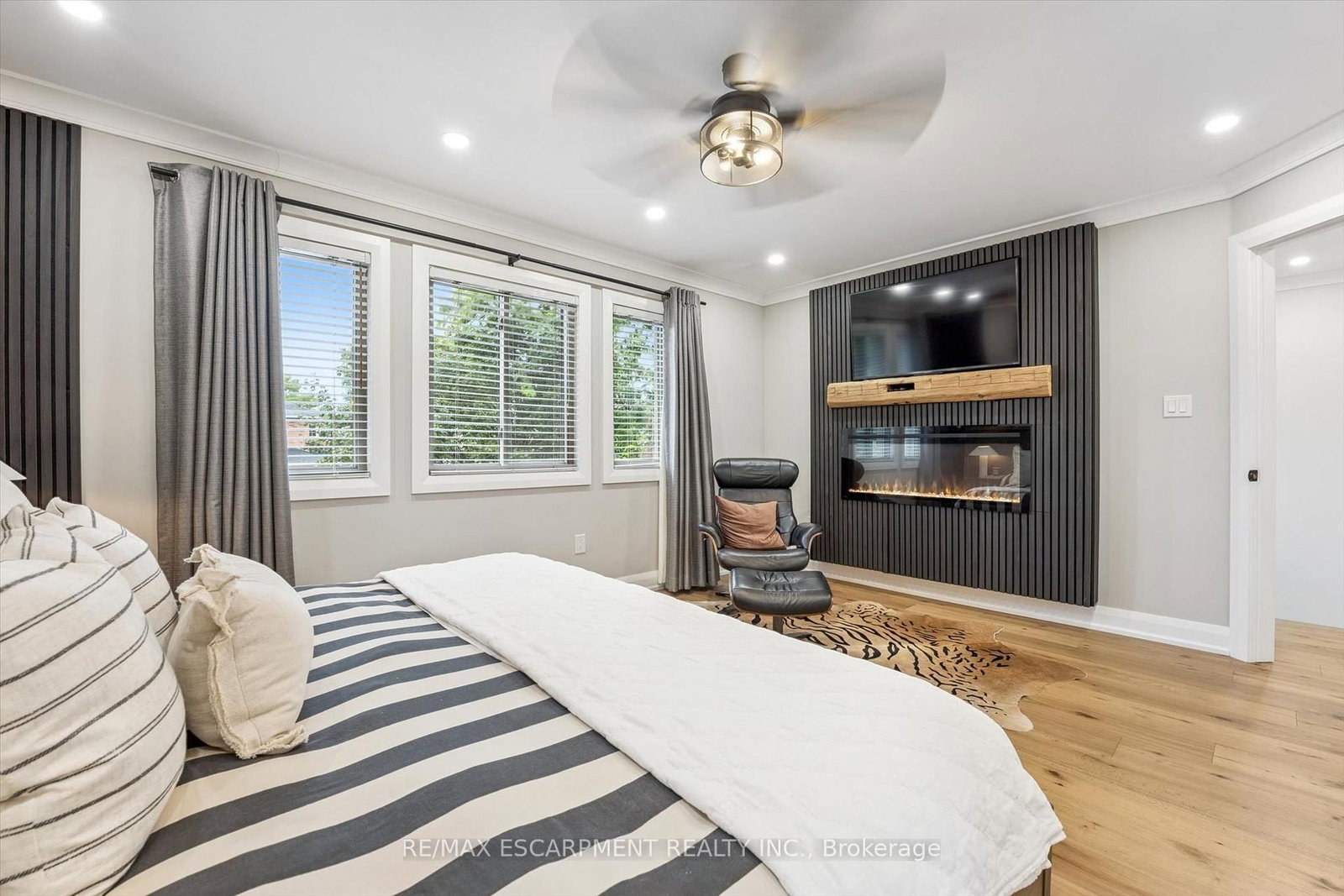 1261 STEPHENSON Drive • Burlington, ON photo 22