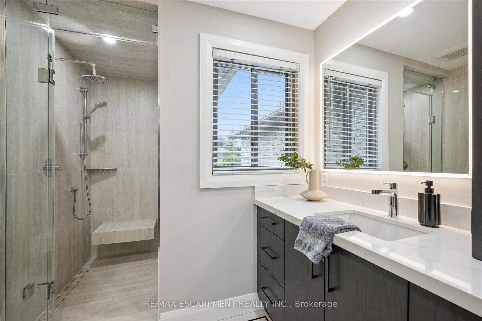1261 STEPHENSON Drive • Burlington, ON photo 24