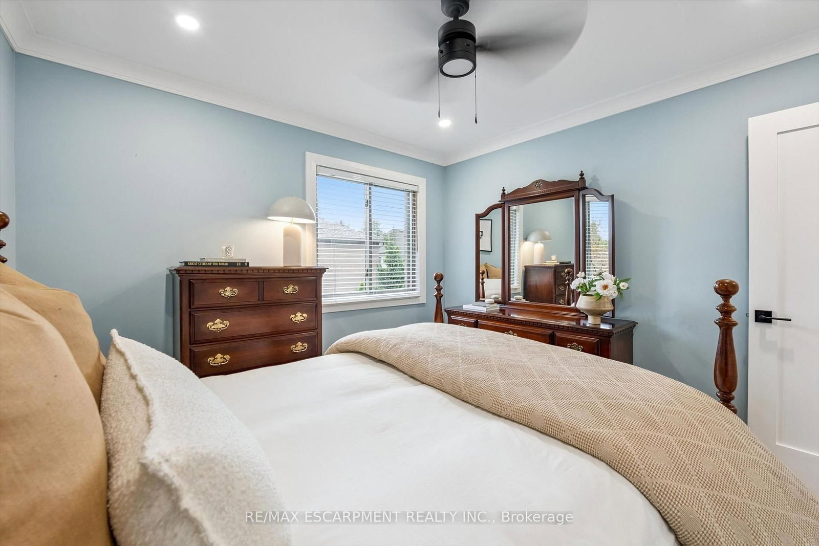 1261 STEPHENSON Drive • Burlington, ON photo 26