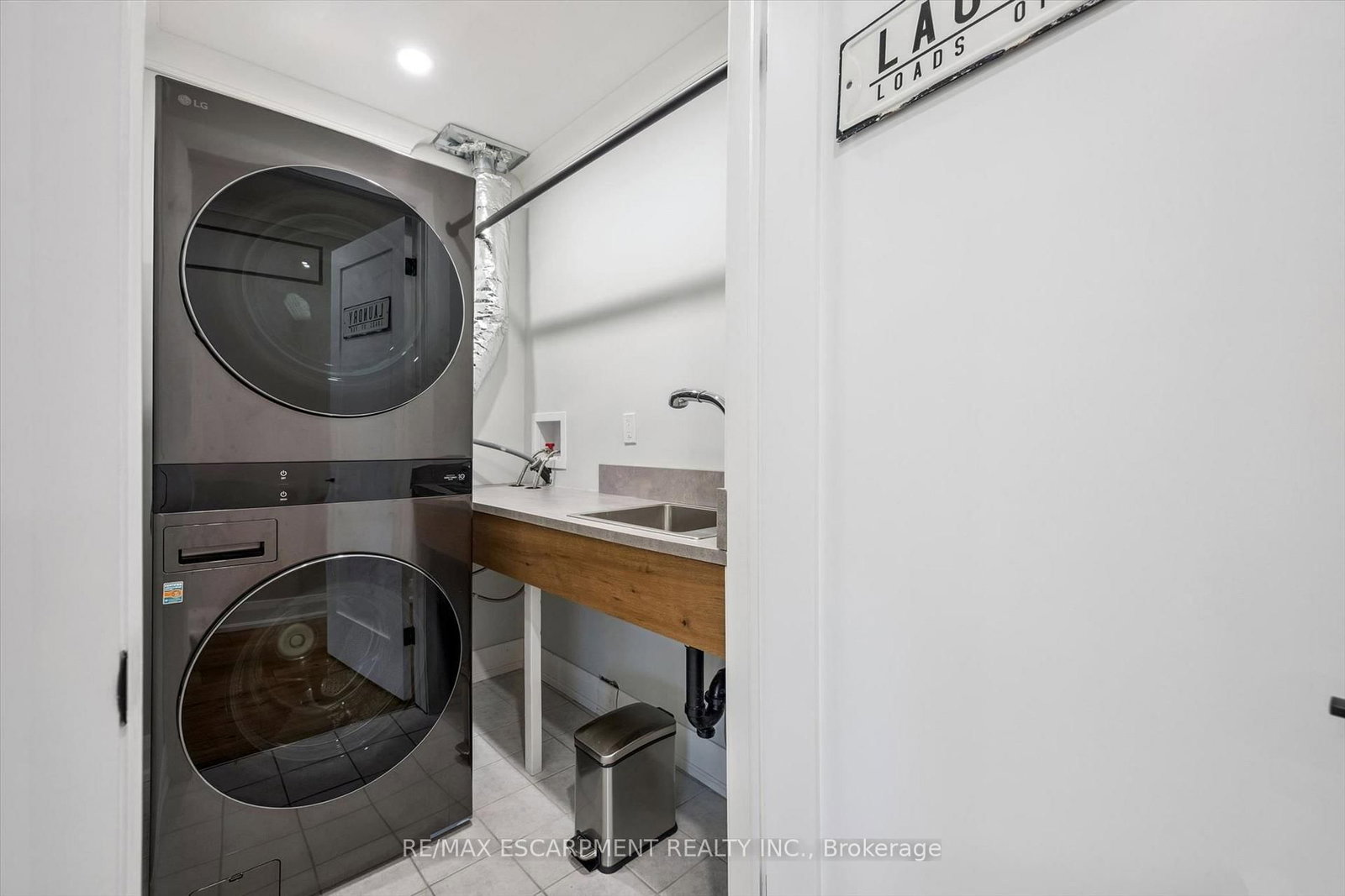 1261 STEPHENSON Drive • Burlington, ON photo 31