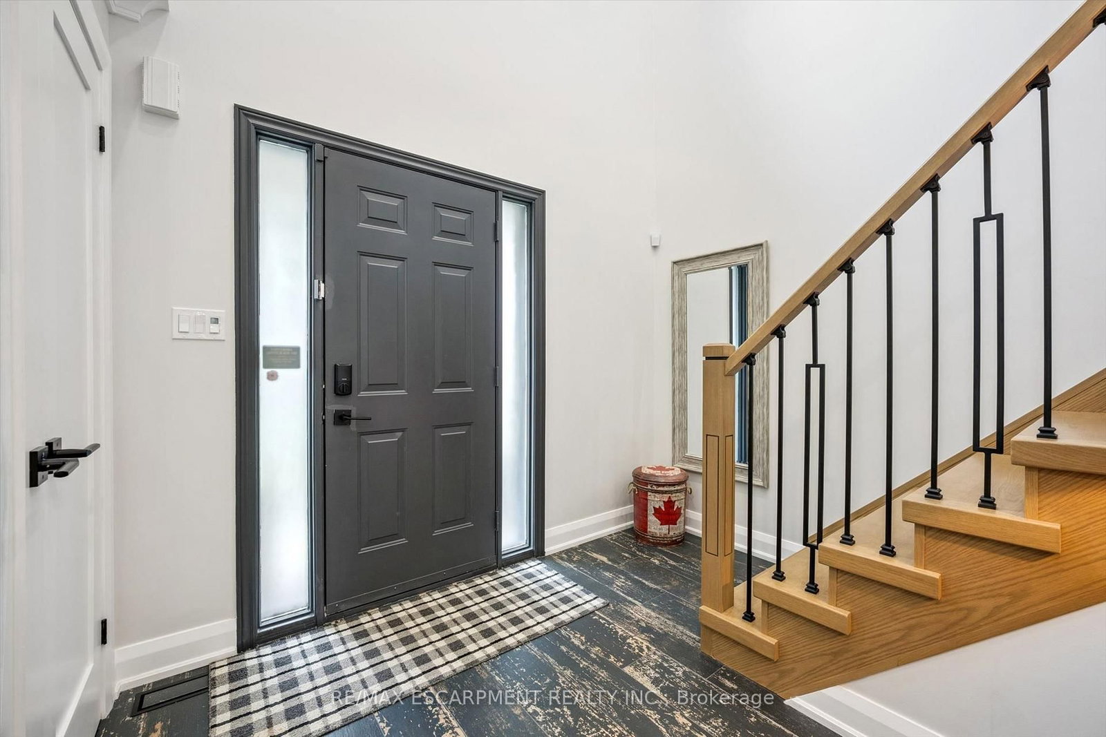 1261 STEPHENSON Drive • Burlington, ON photo 4
