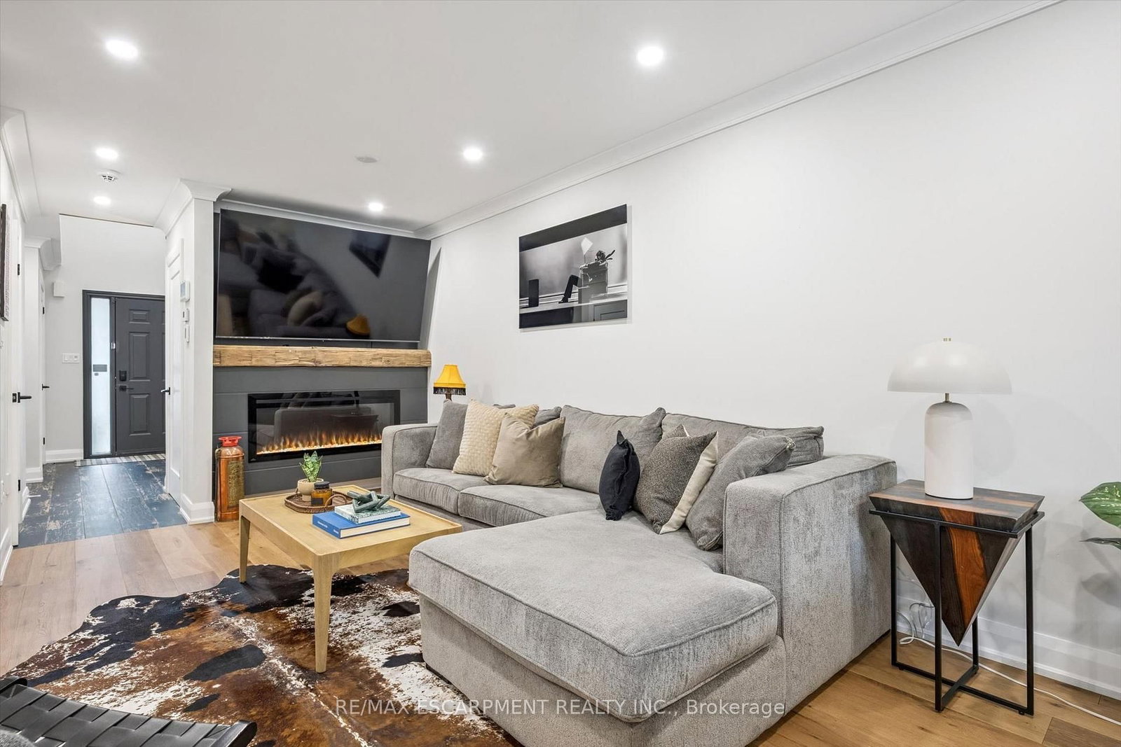 1261 STEPHENSON Drive • Burlington, ON photo 6