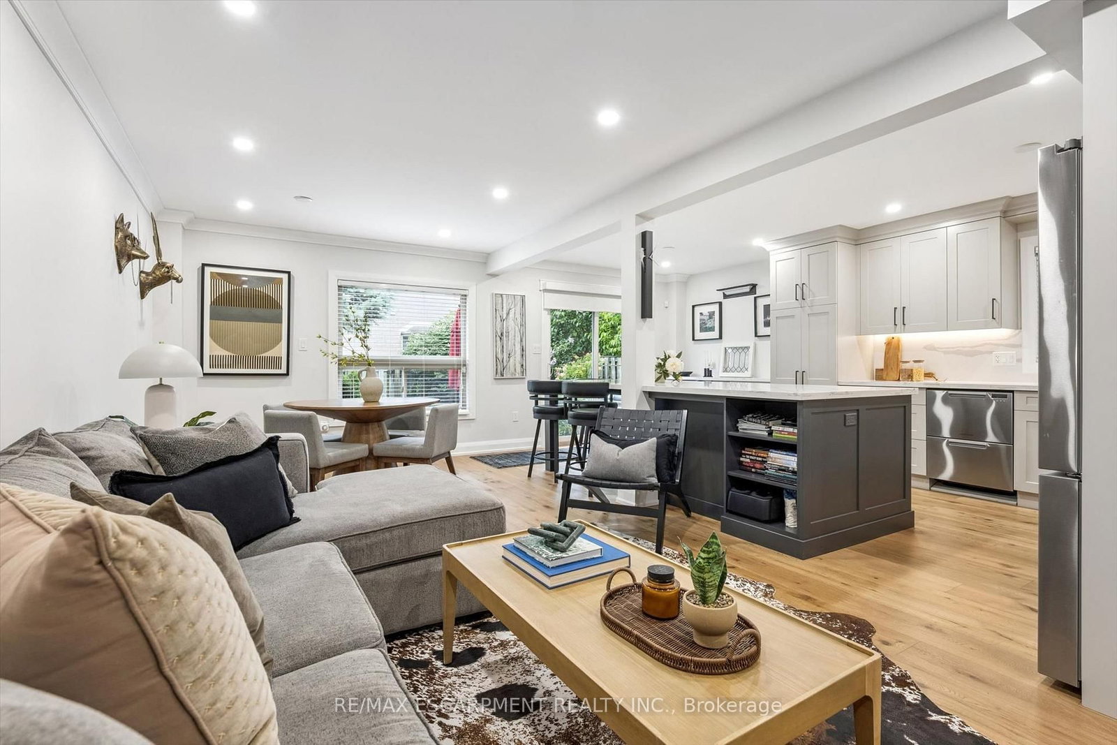 1261 STEPHENSON Drive • Burlington, ON photo 8