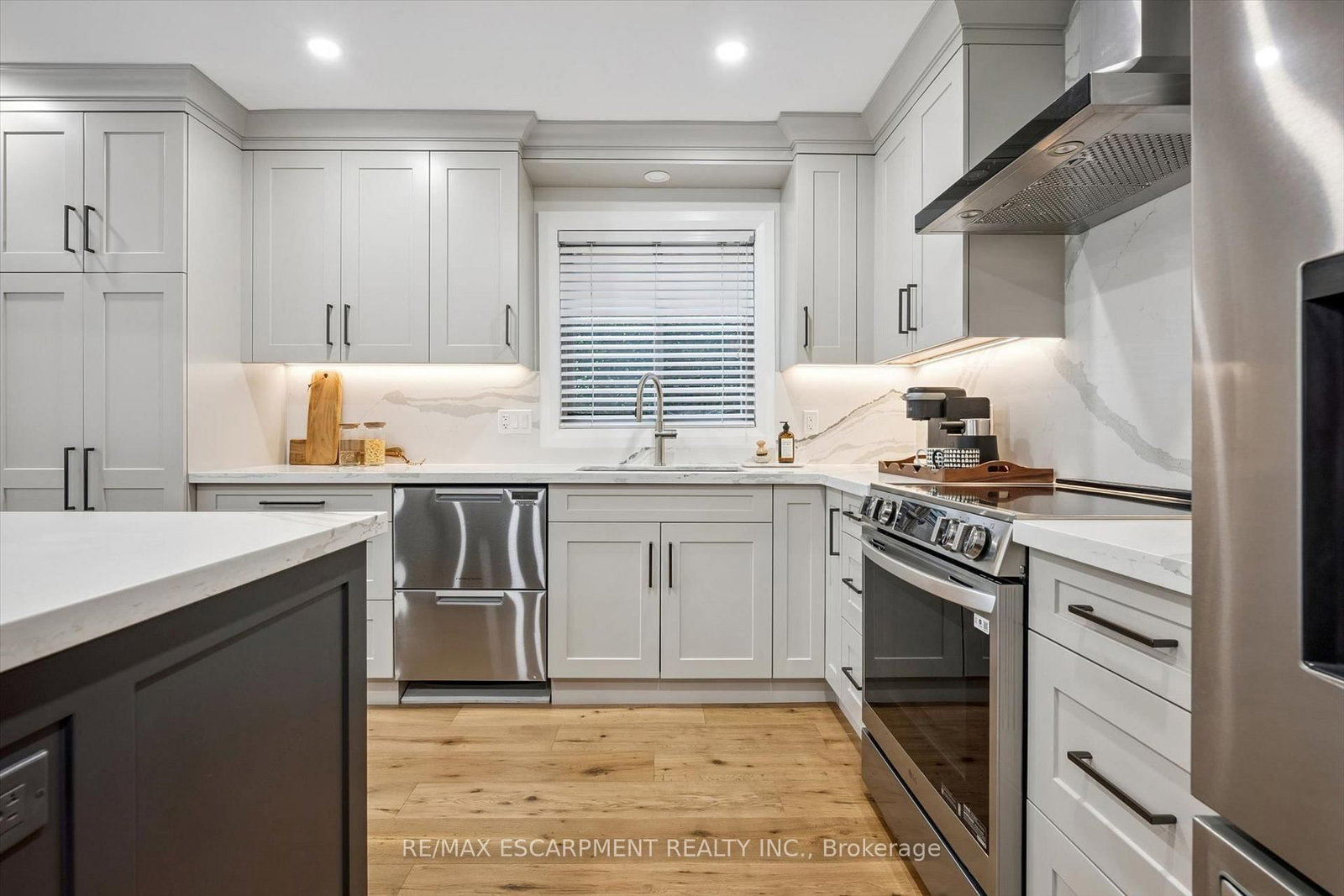 1261 STEPHENSON Drive • Burlington, ON photo 9