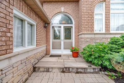 34 Kirkwood Crescent • Caledon, ON photo 3
