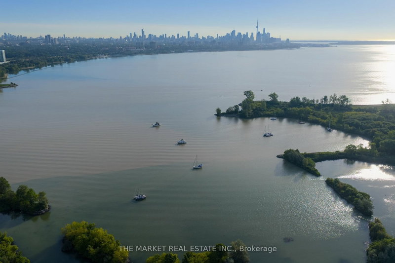 30 Shore Breeze Toronto,ON M8V 0J1 — Photo 5