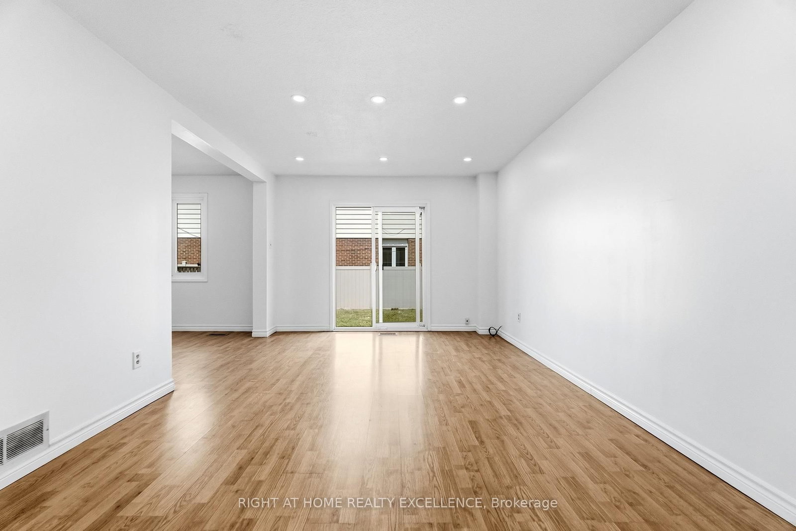 10 Banting Crescent • Brampton, ON photo 10