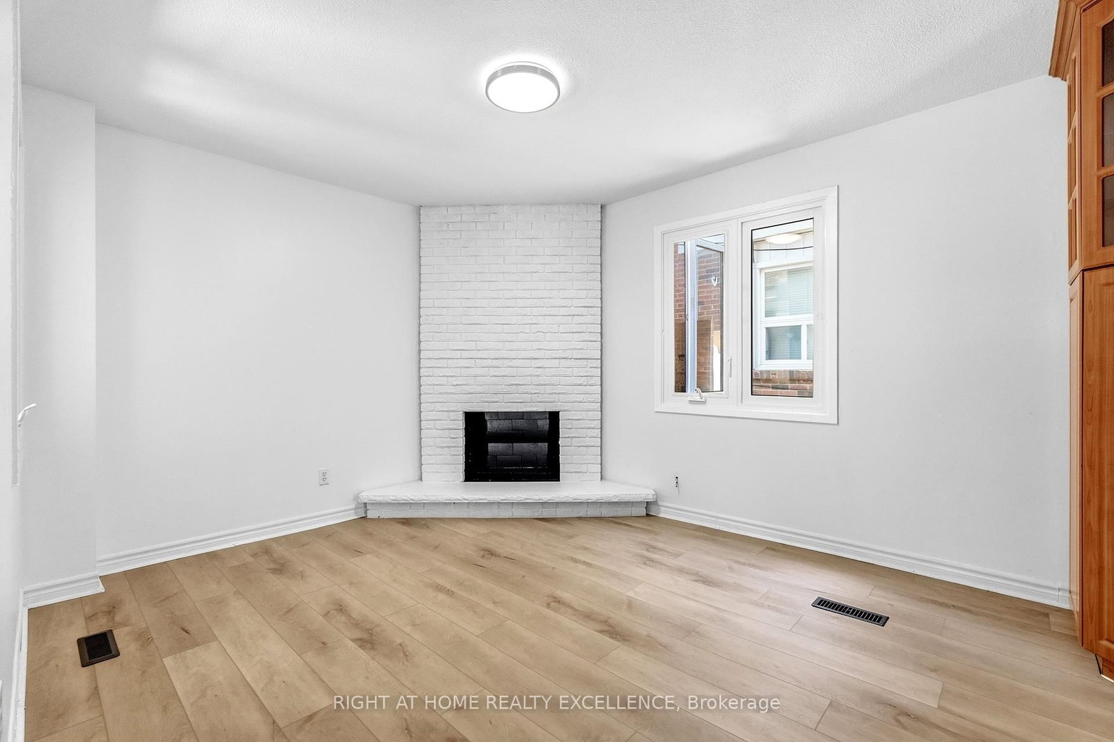 10 Banting Crescent • Brampton, ON photo 16