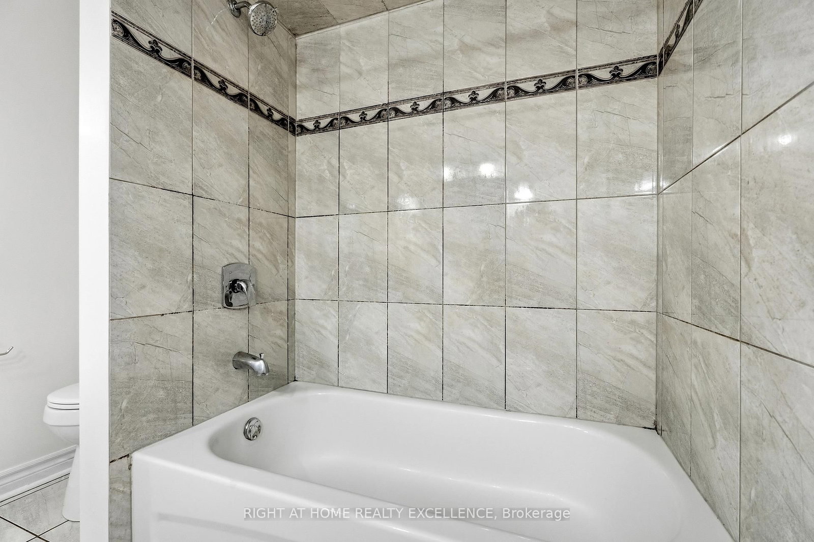 10 Banting Crescent • Brampton, ON photo 32