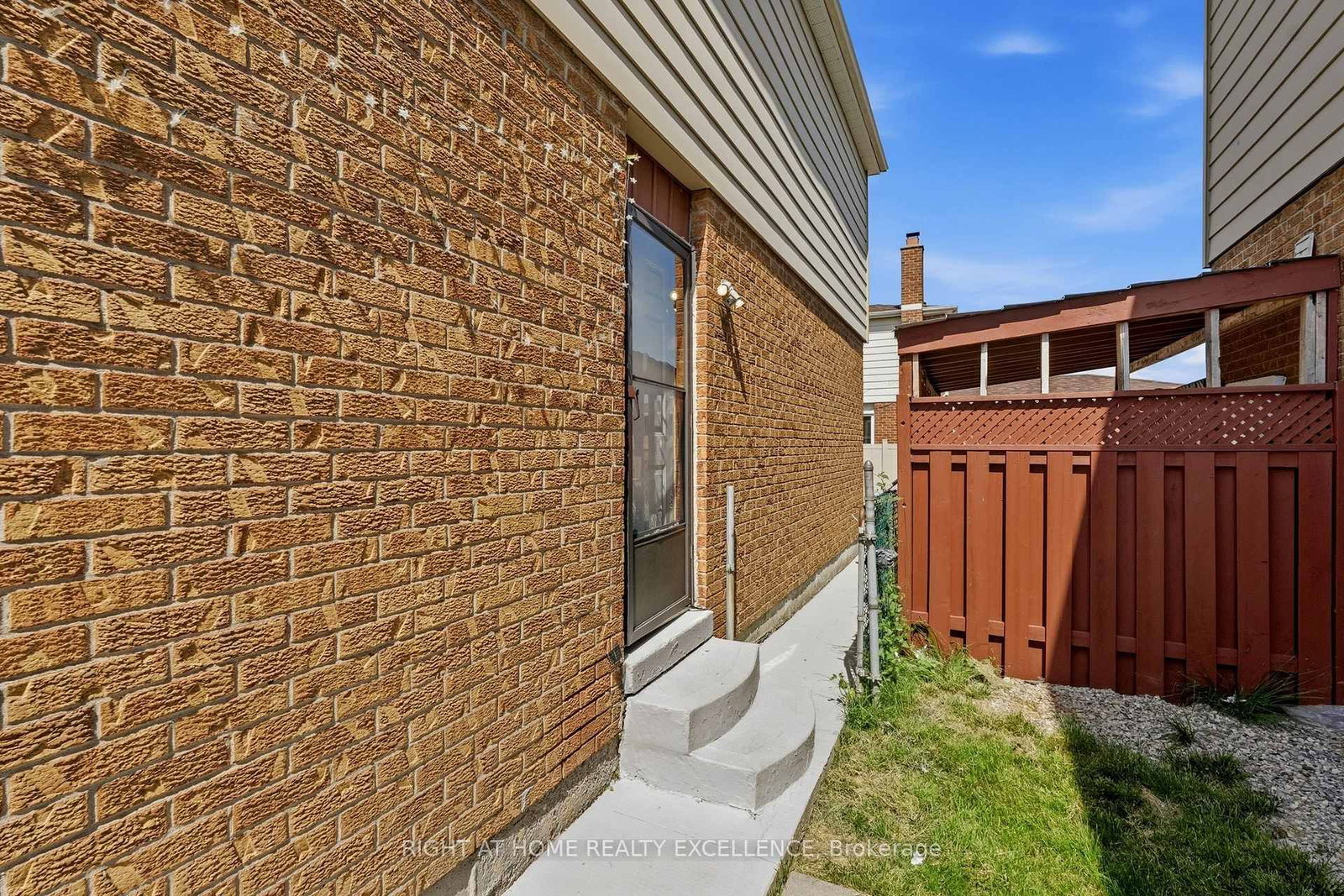 10 Banting Crescent • Brampton, ON photo 37