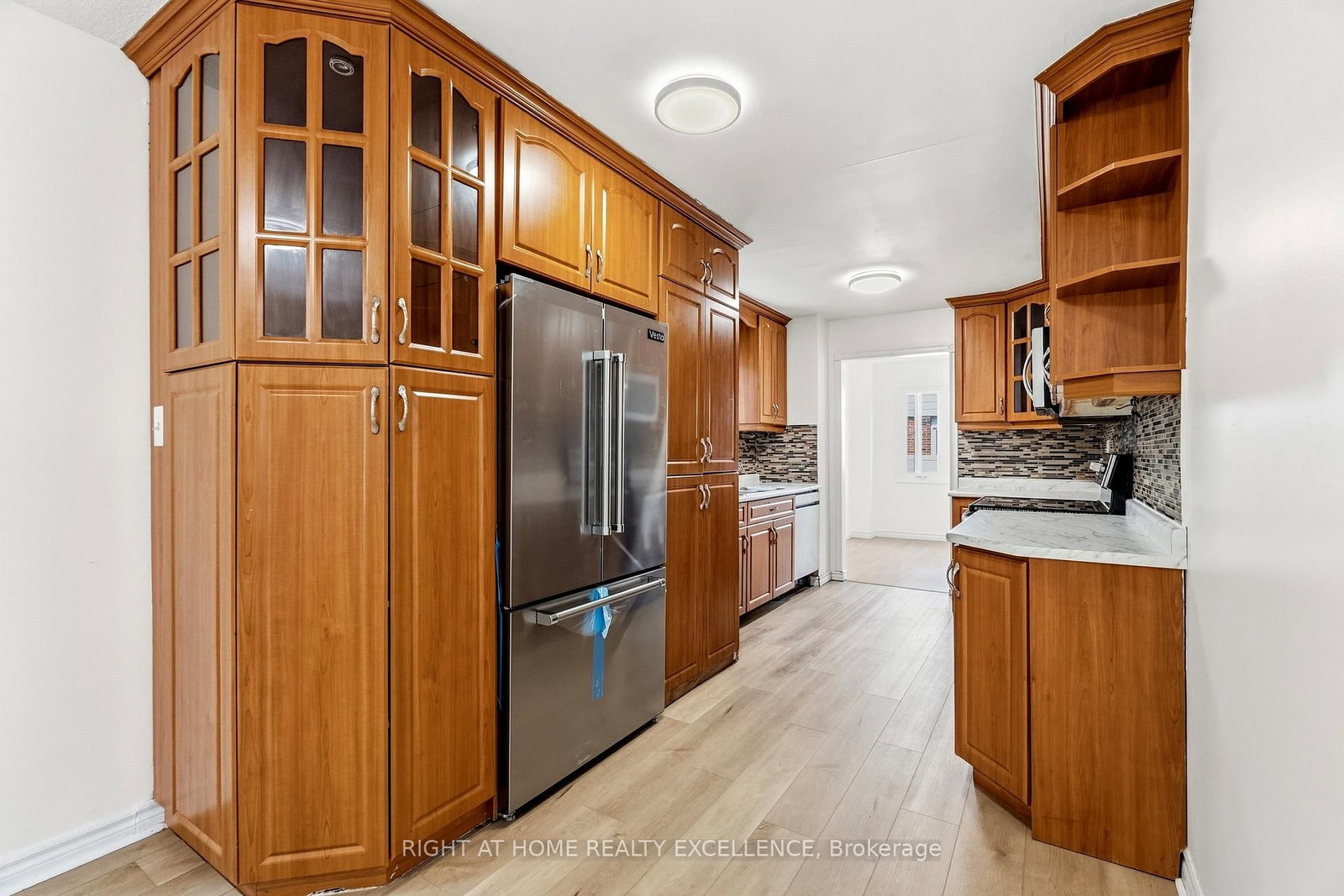 10 Banting Crescent • Brampton, ON photo 8