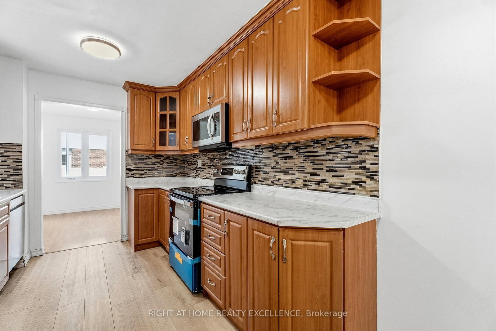 10 Banting Crescent • Brampton, ON photo 9