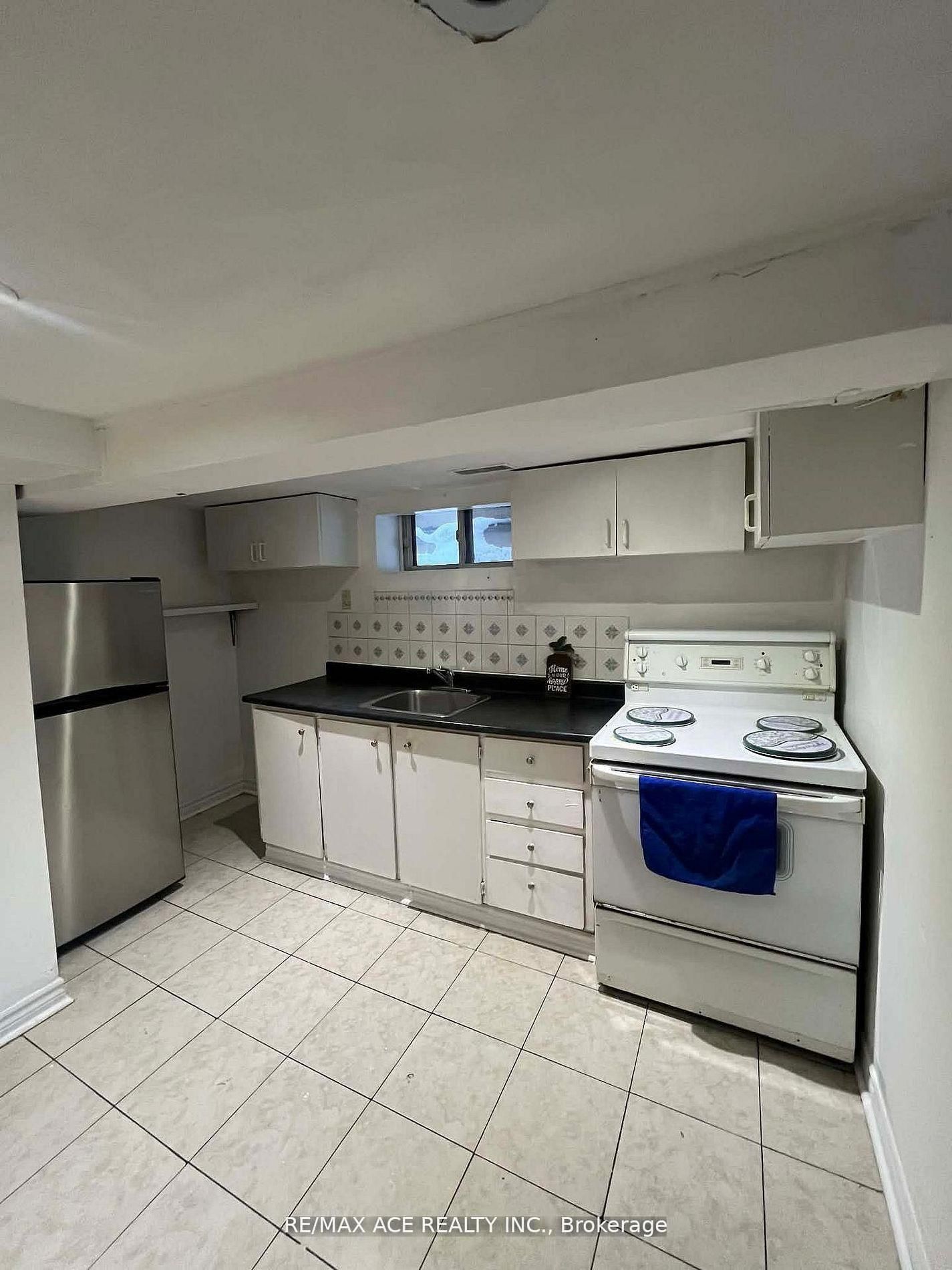 12 Mahoney Avenue • Toronto, ON photo 16