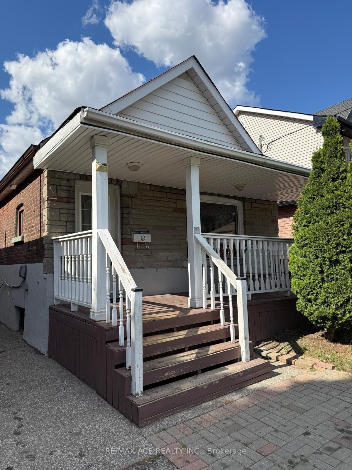 12 Mahoney Avenue • Toronto, ON photo 2