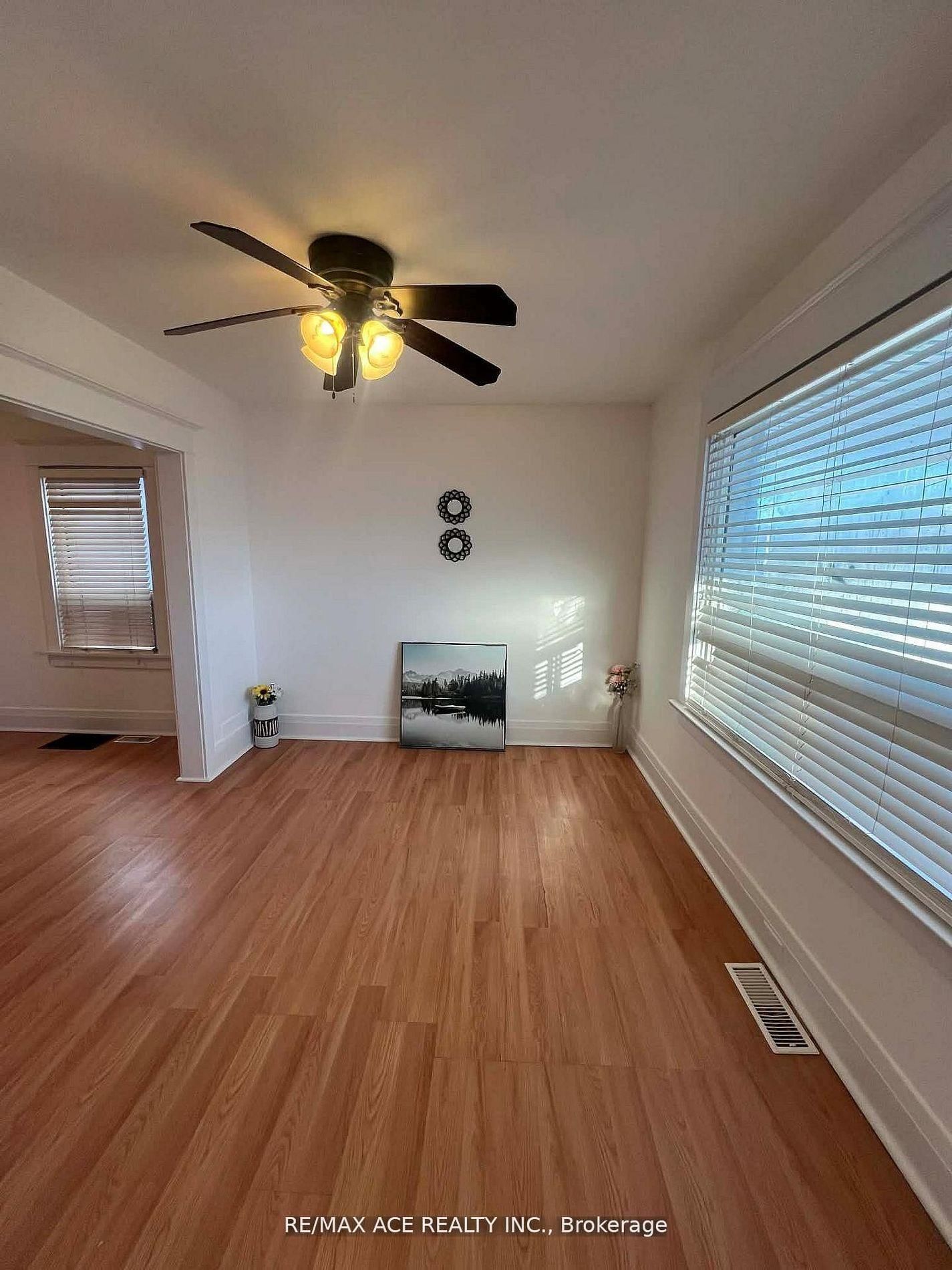 12 Mahoney Avenue • Toronto, ON photo 3